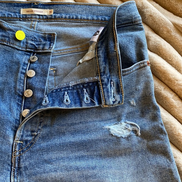 Levi's High Rise Blue Jeans - Picture 3 of 7